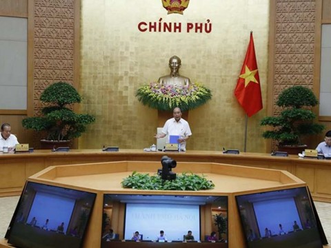 Thủ tướng: Cho phép mở lại các dịch vụ không thiết yếu, trừ vũ trường và karaoke