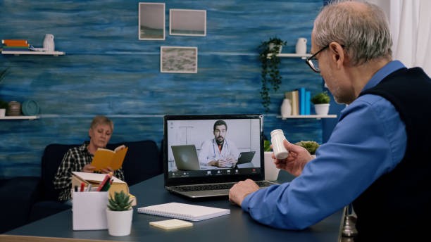 Ứng dụng c&ocirc;ng nghệ y tế số v&agrave; thiết bị theo d&otilde;i sức khỏe trong chăm s&oacute;c người cao tuổi