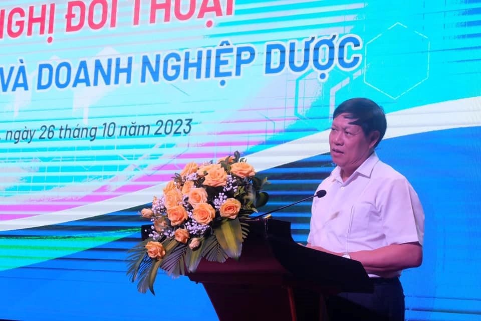 Thứ trưởng Bộ Y tế Đỗ Xu&acirc;n Tuy&ecirc;n ph&aacute;t biểu tại Hội nghị đối thoại doanh nghiệp dược năm 2023
